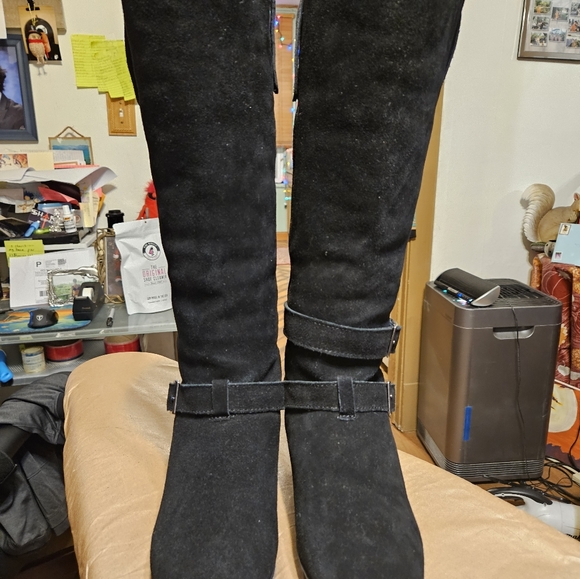 BEARPAW Tall Suede Wedge Boots, Thick Wool Lining and Sheepskin Footbed. - Picture 7 of 9